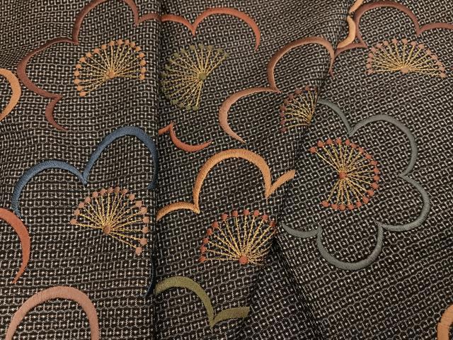 平和屋着物●本場大島紬　訪問着　刺繍　100亀甲　総詰め　梅　金糸　正絹　逸品　AABG5789ph