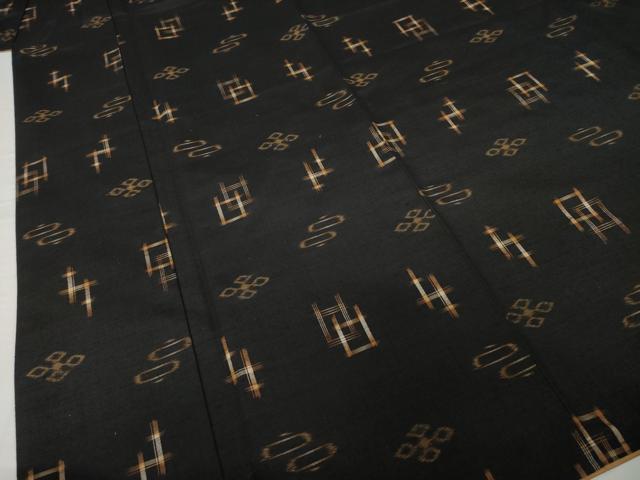 平和屋着物●上質な紬　琉球絣文様　黒地　正絹　逸品　AABG5801ck