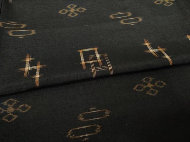 平和屋着物●上質な紬　琉球絣文様　黒地　正絹　逸品　AABG5801ck