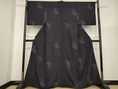 平和屋着物●本場結城紬　重要無形文化財　80亀甲　笹竹文　飛び亀甲柄　正絹　逸品　AABG5828ck
