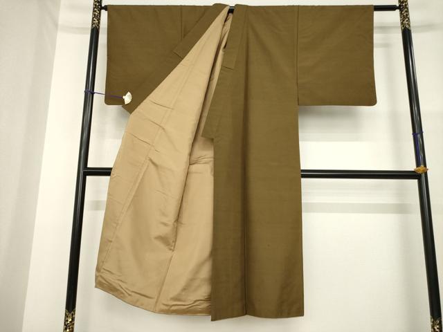 平和屋着物●男性　石川県指定無形文化財　牛首紬　白山工房　手織り　アンサンブル　色無地　涅色　証紙付き　正絹　逸品　AABG5838ck
