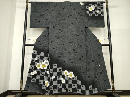 平和屋着物●京友禅 羽田工房 京都府指定無形文化財保持者 羽田登 訪問着 市松梅文 たたき染め 黒地 金銀彩 正絹 逸品 AABG5842ck