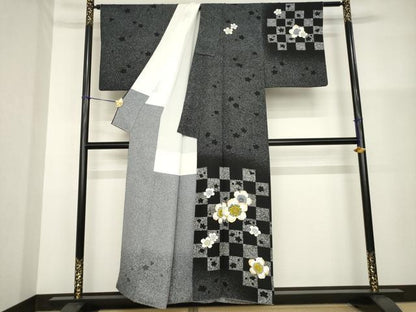 平和屋着物●京友禅 羽田工房 京都府指定無形文化財保持者 羽田登 訪問着 市松梅文 たたき染め 黒地 金銀彩 正絹 逸品 AABG5842ck