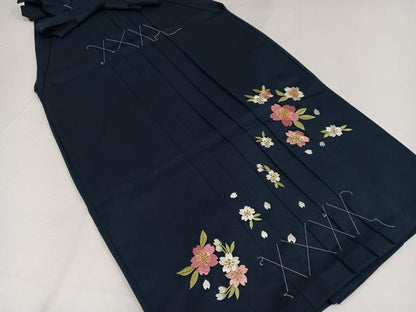 平和屋着物●行灯袴　刺繍　夜桜　洗える着物　未使用　AABG6540ph