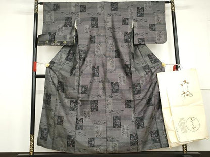 平和屋着物●銀座きしや　本場大島紬　カタス7マルキ　色紙重ね花唐草文　黒地　反端・たとう紙付き　正絹　逸品　AABG6576cs