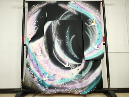 平和屋着物●写真家・秋山庄太郎　振袖　飛鶴舞花文　暈し染め　黒地　金銀彩　正絹　逸品　AABG6581cs