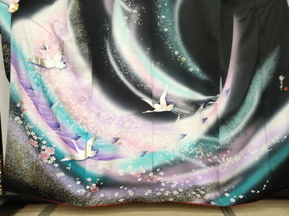 平和屋着物●写真家・秋山庄太郎　振袖　飛鶴舞花文　暈し染め　黒地　金銀彩　正絹　逸品　AABG6581cs