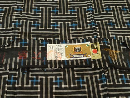 平和屋着物●本場大島紬　龍郷絣　秋名バラ　手織　作田ミエ作　証紙付き　正絹　逸品　AABG6602cs