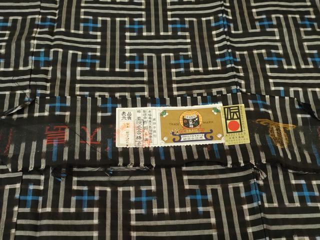 平和屋着物●本場大島紬　龍郷絣　秋名バラ　手織　作田ミエ作　証紙付き　正絹　逸品　AABG6602cs