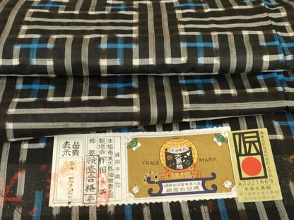 平和屋着物●本場大島紬　龍郷絣　秋名バラ　手織　作田ミエ作　証紙付き　正絹　逸品　AABG6602cs