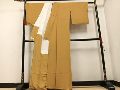 平和屋着物●上質な色無地　黄土色　やまと誂製　正絹　逸品　AABG7100ph