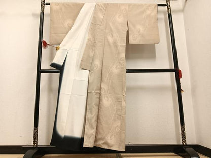 平和屋着物●本塩沢　110亀甲　舞蝶文　正絹　逸品　AABG7126ph