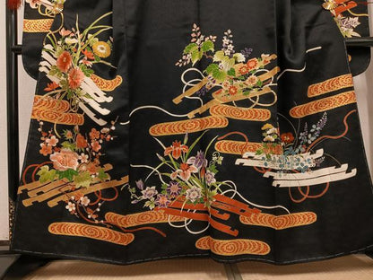 平和屋着物●豪華振袖　駒刺繍　草花文　黒地　金彩　正絹　逸品　未使用　AABG7128ph