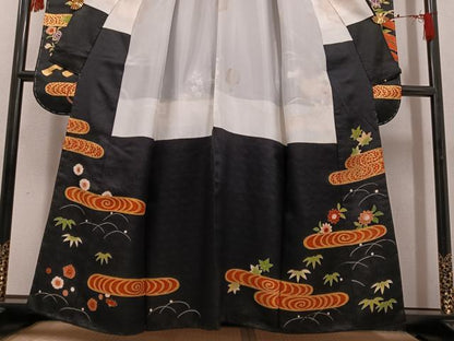 平和屋着物●豪華振袖　駒刺繍　草花文　黒地　金彩　正絹　逸品　未使用　AABG7128ph
