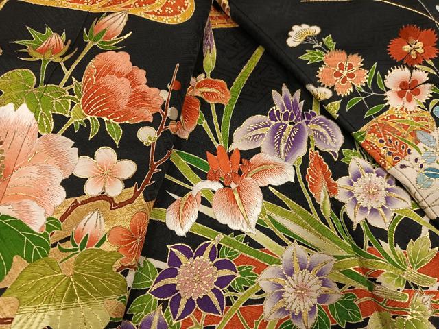 平和屋着物●豪華振袖　駒刺繍　草花文　黒地　金彩　正絹　逸品　未使用　AABG7128ph