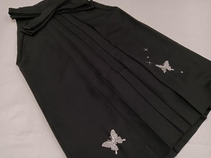 平和屋着物●女性　行灯袴　Tsubasa　刺繍　舞蝶文　黒地　銀糸　洗える着物　AABG7289ph