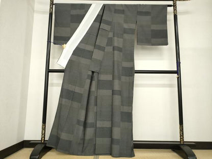平和屋着物▽本塩沢 単衣 110亀甲 市松文 黒地 正絹 逸品 AABG7623ck