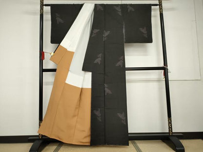 平和屋着物●本場大島紬　9マルキ　地空き　舞蝶文　黒地　正絹　逸品　未使用　AABG7827cs