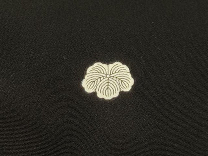 平和屋着物■豪華黒留袖　松竹梅群れ鶴花文　金彩　正絹　逸品　AABG8276sx
