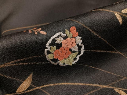 平和屋着物●訪問着　刺繍　手描き　雪輪草花文　黒地　金彩　正絹　逸品　AABG9013ph