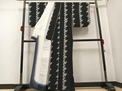 平和屋着物●松田聖子　SEIKOMATSUDA　小紋　花間道　黒地　正絹　逸品　AABG9048ph