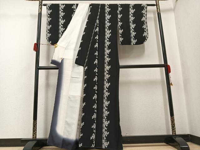 平和屋着物●松田聖子　SEIKOMATSUDA　小紋　花間道　黒地　正絹　逸品　AABG9048ph