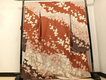 平和屋着物●豪華振袖　駒刺繍　紅白梅　金彩　金通し地　正絹　逸品　AABG9071ph