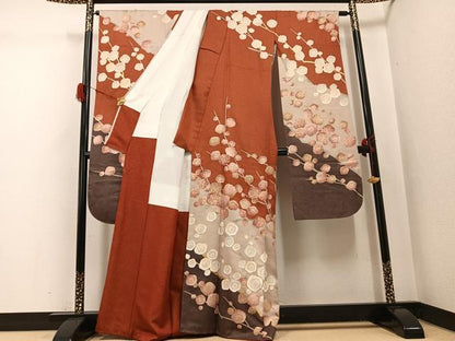 平和屋着物●豪華振袖　駒刺繍　紅白梅　金彩　金通し地　正絹　逸品　AABG9071ph