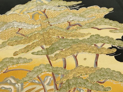 平和屋着物■豪華黒留袖　駒刺繍　笠松文　金彩　金銀糸　正絹　逸品　AABG9412st