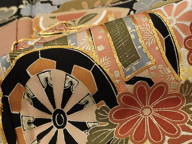 平和屋着物■豪華黒留袖　駒刺繍　飛鶴花松文　金彩　正絹　逸品　AABG9516st