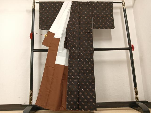 平和屋着物●国指定重要無形文化財　本場久米島紬　手織　紬琉球絣文様　正絹　逸品　未使用　AABG9567ph