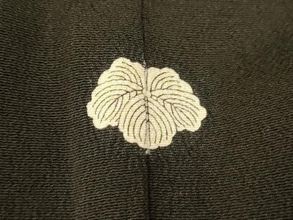 平和屋着物■豪華黒留袖　刺繍　宝尽くし吉祥花文　金糸　金彩　正絹　逸品　AABG9826fw