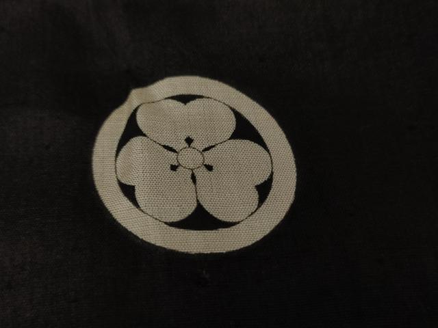 平和屋着物●男性　黒紋付　紬地　正絹　逸品　AABG9869cs