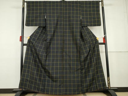 平和屋着物●本場縞大島紬　格子　黒地　正絹　逸品　AABG9871cs