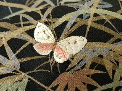 平和屋着物●訪問着　刺繍　枝葉舞蝶文　たたき染め　黒地　金糸　金彩　正絹　逸品　AABG9890cs