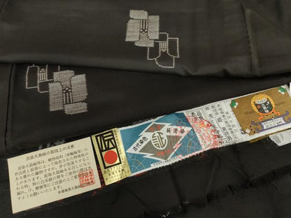 平和屋着物●本場大島紬　古代染色純泥染　地空き　カタス9マルキ　舞花文　椿　黒地　証紙付き　盛東洋男作　正絹　逸品　AABG9941cs
