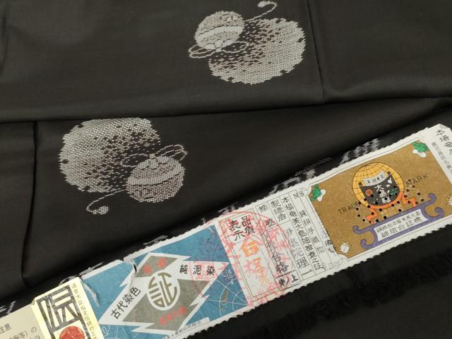 平和屋着物●本場大島紬 古代染色純泥染 地空 カタス9マルキ 手織り 雪輪花鈴文 黒地 証紙付き 伊集院理一作 正絹 逸品 未使用 AABG9989cs
