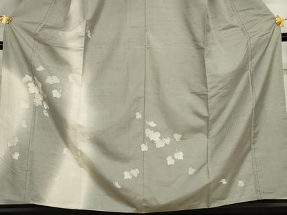 平和屋着物●石川県指定無形文化財　牛首紬　白山工房　手織り　駒刺繍　舞花文　金彩　証紙付き　上代75万　正絹　逸品　AABG9994cs