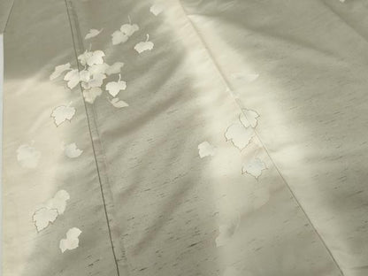 平和屋着物●石川県指定無形文化財　牛首紬　白山工房　手織り　駒刺繍　舞花文　金彩　証紙付き　上代75万　正絹　逸品　AABG9994cs