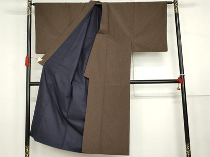 平和屋着物●男性　お召　アンサンブル　着物：煤竹色　羽織：濃鼠色地　正絹　逸品　AABG9996cs