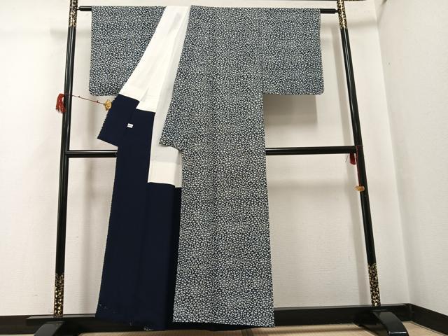 平和屋着物●藍造り国選定無形文化財　藍師・佐藤昭人　小紋　霞文　正絹　逸品　未使用　AABH0434ph