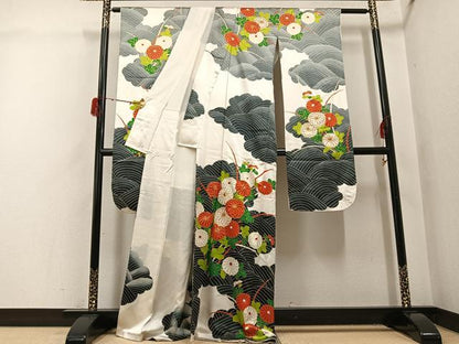 平和屋着物●豪華振袖　駒刺繍　立波菊文　金彩　正絹　逸品　AABH0463ph