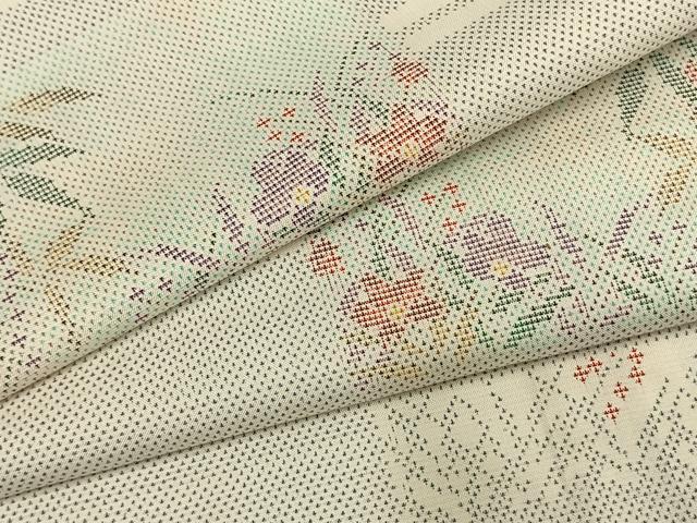 平和屋着物●本場大島紬 白大島 カタス7マルキ 特殊白染 手織 色紙草花文 友原織物謹製 湯水清子作 証紙付き 正絹 逸品 未使用 AABH0529fy