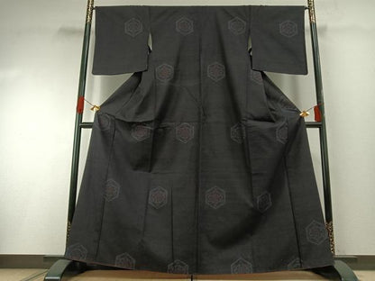 平和屋着物●本場結城紬　重要無形文化財　80亀甲　亀甲花文　飛び亀甲柄　正絹　逸品　AABH0667fy