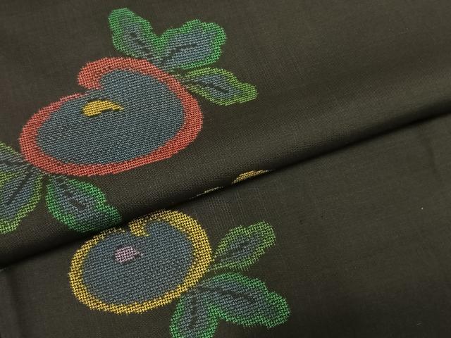 平和屋着物●本場大島紬　カタス9マルキ　地空き　草花文　黒地　正絹　逸品　未使用　AABH0696fy
