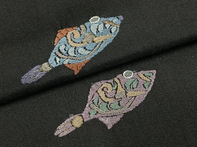 平和屋着物●本場大島紬　総刺繍　魚　貝　黒地　金糸　正絹　逸品　AABH0730fy 平和屋着物○本場大島紬 総刺繍 魚 貝 黒地 金糸 正絹 逸品 AABH0730fy