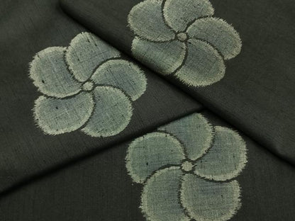 平和屋着物●上質な紬　ねじ梅　黒地　正絹　逸品　AABH0855fy