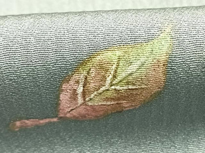 平和屋着物●上質な小紋　舞葉文　金彩　丹後ちりめん　反端付き　正絹　逸品　AABH0892fy