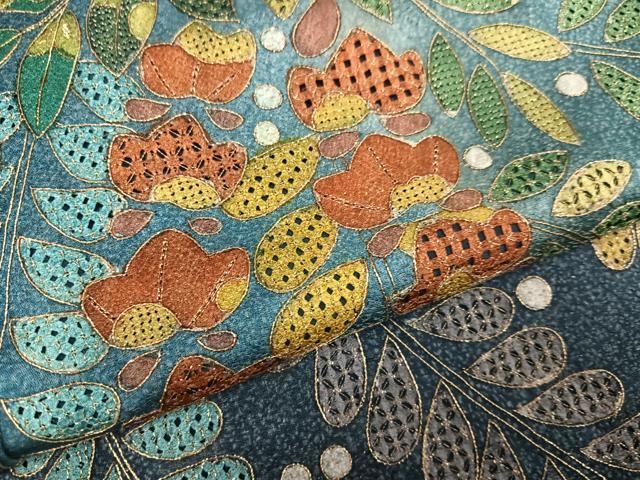 平和屋着物●訪問着　総刺繍　中国三大刺繍　スワトウ刺繍　汕頭刺繍　草花文　暈し染め　金糸　金通し地　正絹　逸品　AABH2069ph