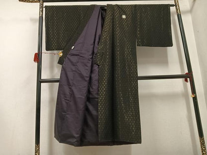 平和屋着物●男性　黒紋付・羽織セット　亀甲文　金通し地　正絹　逸品　AABH2070ph